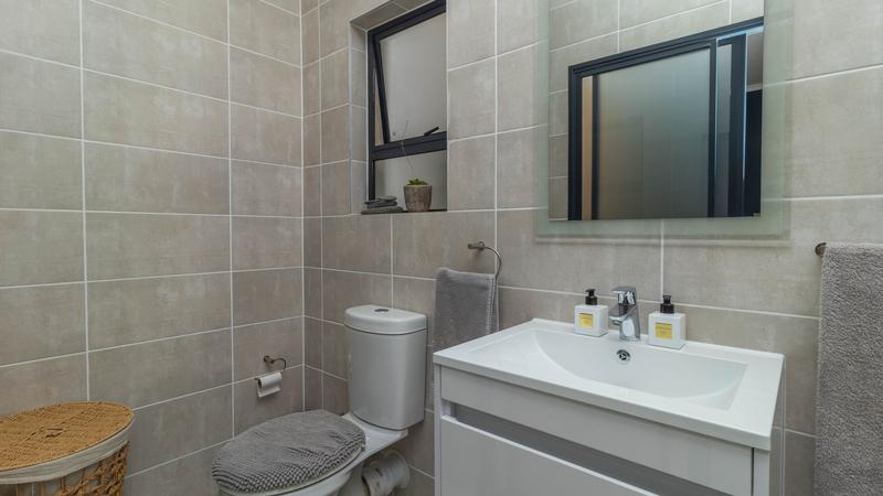 2 Bedroom Property for Sale in De Zicht Estate Western Cape